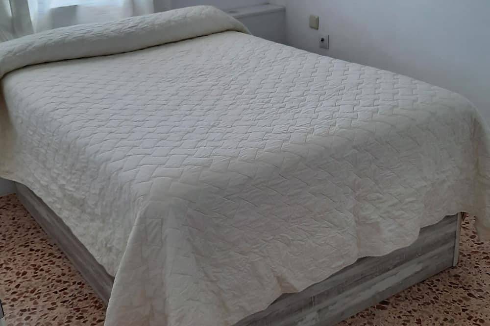 Ganze Wohnung, Ferienwohnung 6 Personen sonnig mit Pool in Platja de Castelldefels (Gavà), Castelldefels