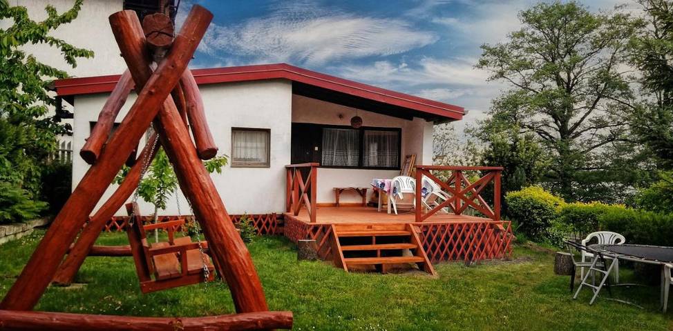 Domek letniskowy dla 5 osób, z Balkon i Taras oraz Ogród i Widok na jezioro w Mrągowo