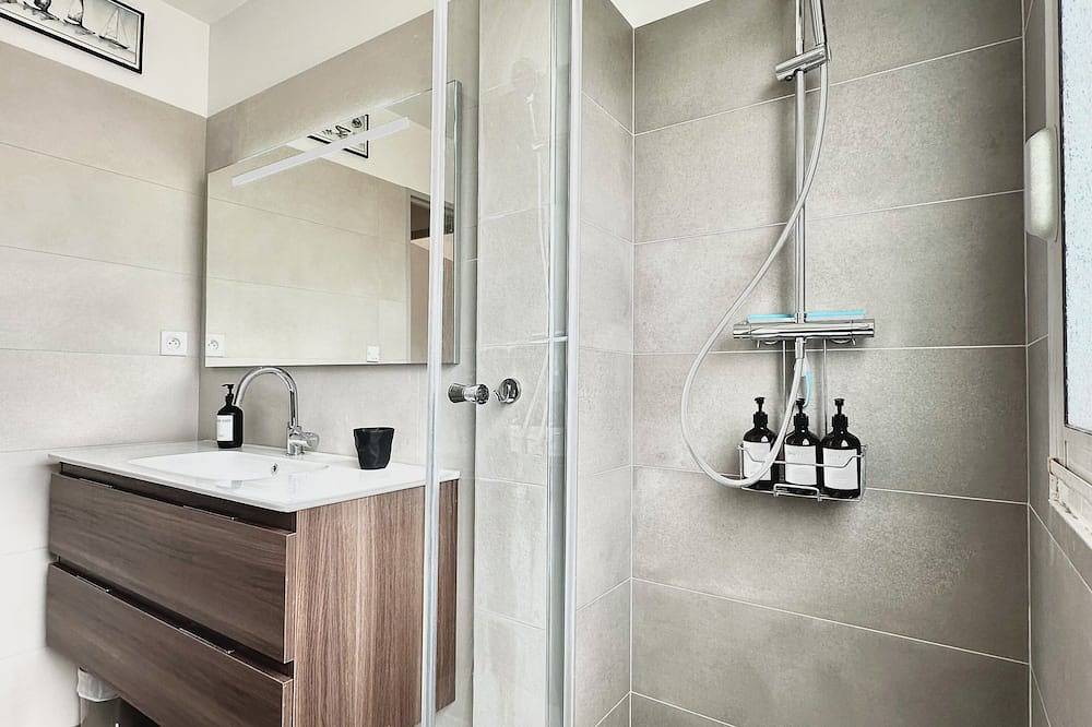 Ganze Wohnung, Bright apartment near Bayonne station (5-minute walk) in Bayonne, Bayonne und Umgebung