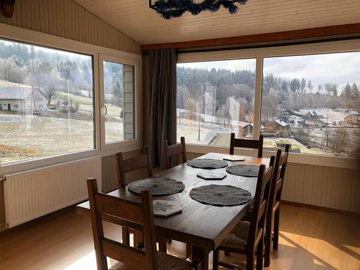 Chalet pour 4 personnes, avec jardin ainsi que vue et balcon