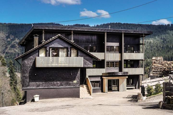 Villa für 38 Personen, mit Sauna und Whirlpool sowie Garten und Pool im Schwarzwald - 2