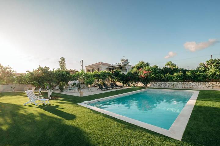 Maison de vacances pour 5 personnes, avec Balcon et Terrasse ainsi que Jardin et Piscine