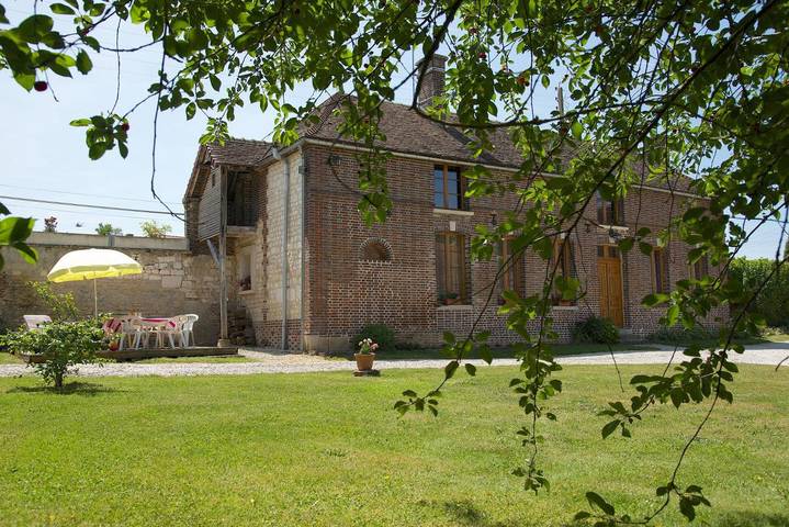 Gîte pour 4 personnes, avec Terrasse et Jardin dans Prugny