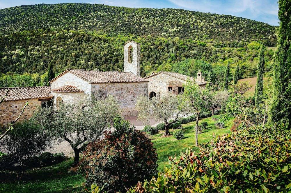 Chiesa Del Carmine - Luxury Umbrian Villa In Stunning Countryside, Sleeping 14 in Perugia, Perugia Province