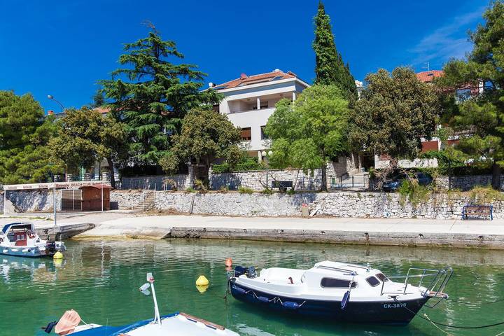 Ganze Wohnung, Atemberaubendes Penthouse direkt am Meer mit Meerblick, 2 Bikes, Fussbodenheizung, Privatparkplatz in Crni molo, Crikvenica