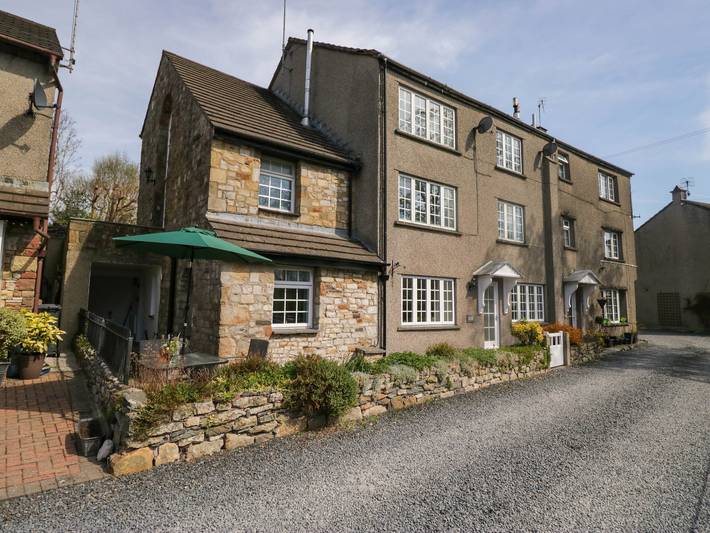 Glamping for 5 people, with garden, with pets in Cumbria