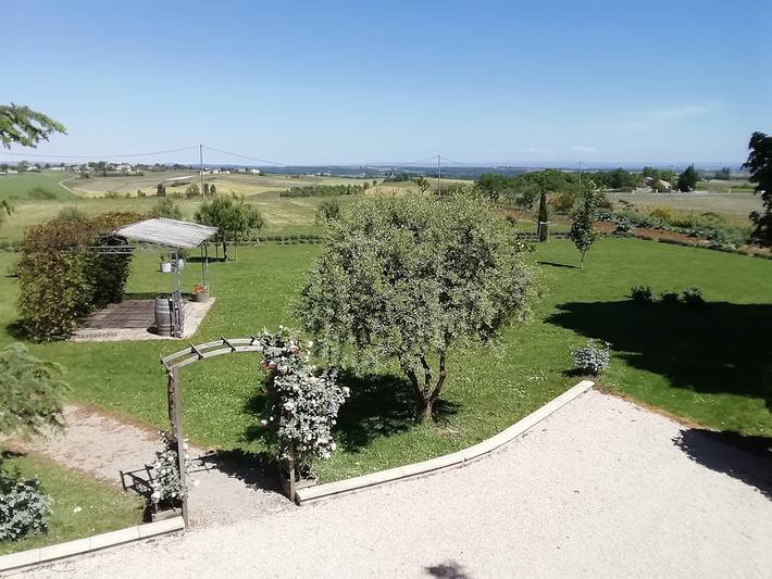 Gîte pour 11 personnes, avec terrasse et jardin à Cahuzac-sur-Vère - 4