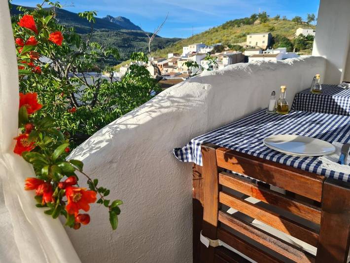 Cama y desayuno, con Terraza además de Piscina y Vistas en Carcabuey
