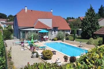 Gîte pour 6 personnes, avec terrasse et jardin à Damparis