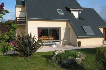 Location de vacances pour 8 personnes, avec balcon et jardin, animaux acceptés dans Kerhillio