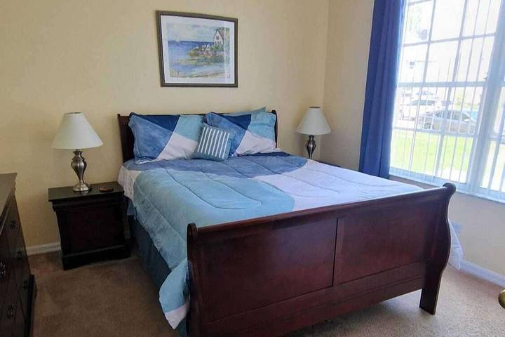 Kissimmee 4-Bed Villa, Sleeps 10 with Pool in Kissimmee, Condado de Osceola
