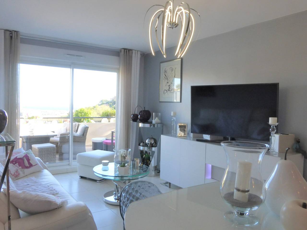 Appartement entier, Appartement à Cannes avec vue sur mer in Mandelieu-la-Napoule, Massif de l'Esterel