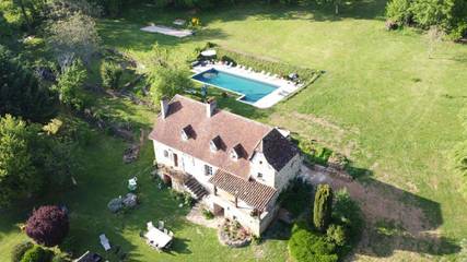 Cottage pour 17 personnes, avec piscine ainsi que jardin et vue, animaux acceptés à Le Bouyssou