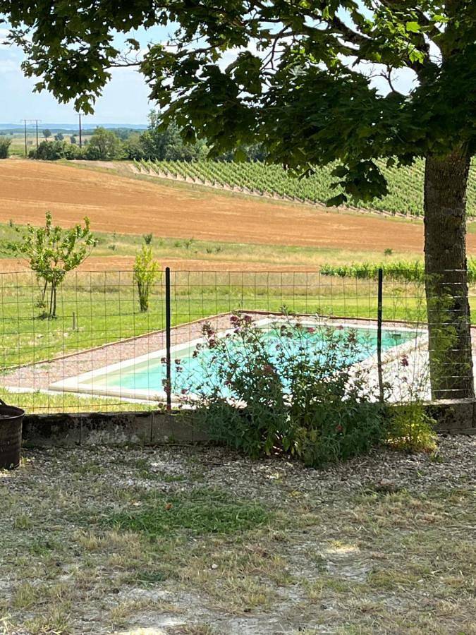 Location de vacances pour 13 personnes, avec Balcon et Terrasse ainsi que Jardin et Piscine à Cahuzac-sur-Vère
