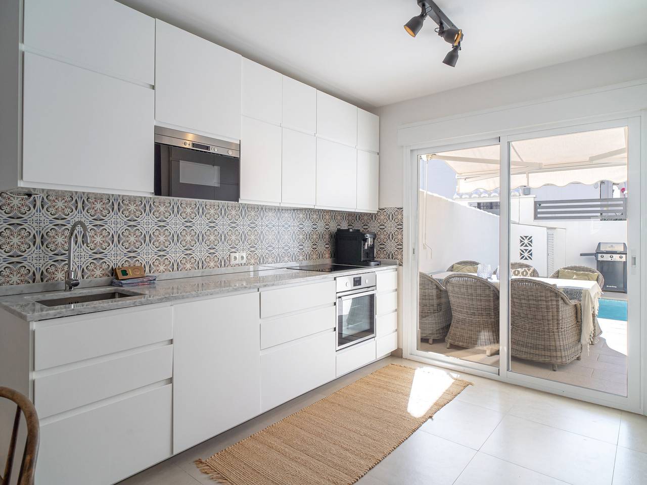Villa pour 6 à Nerja avec piscine privée, proche plage in Playa de Burriana, Nerja