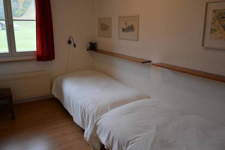 Ganze Wohnung, Oberland Nr. 3 Appartement/Fewo, Dusche oder Bad, Wc 8-Bettwohnung in Gstaad, Saanen
