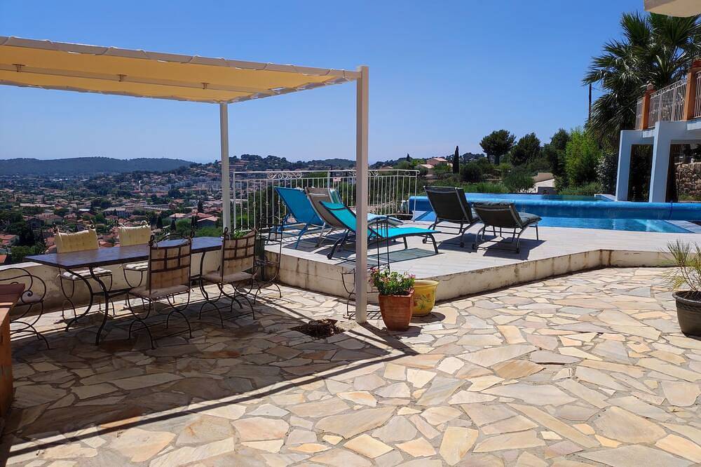 Entire apartment, Chemin du Paradis in Ollioules, Toulon region