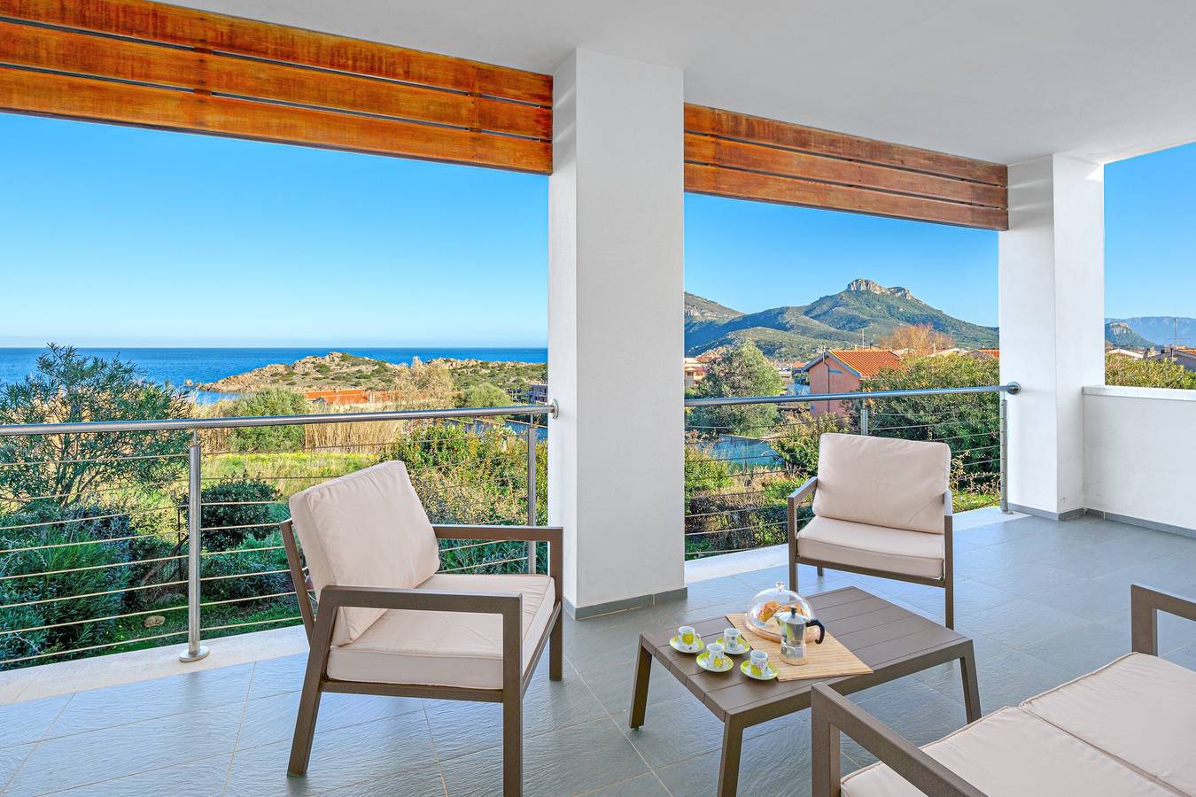 Unico appartamento per vacanze "Villa Marconi 8" con vista sul mare e ampia terrazza solarium in Golfo Aranci, Costa Smeralda