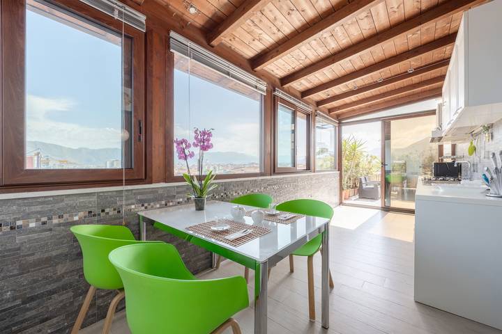 Appartamento intero, Penthouse Palermo con vista mare, terrazza privata e Wi-Fi in Palermo, Provincia di Palermo