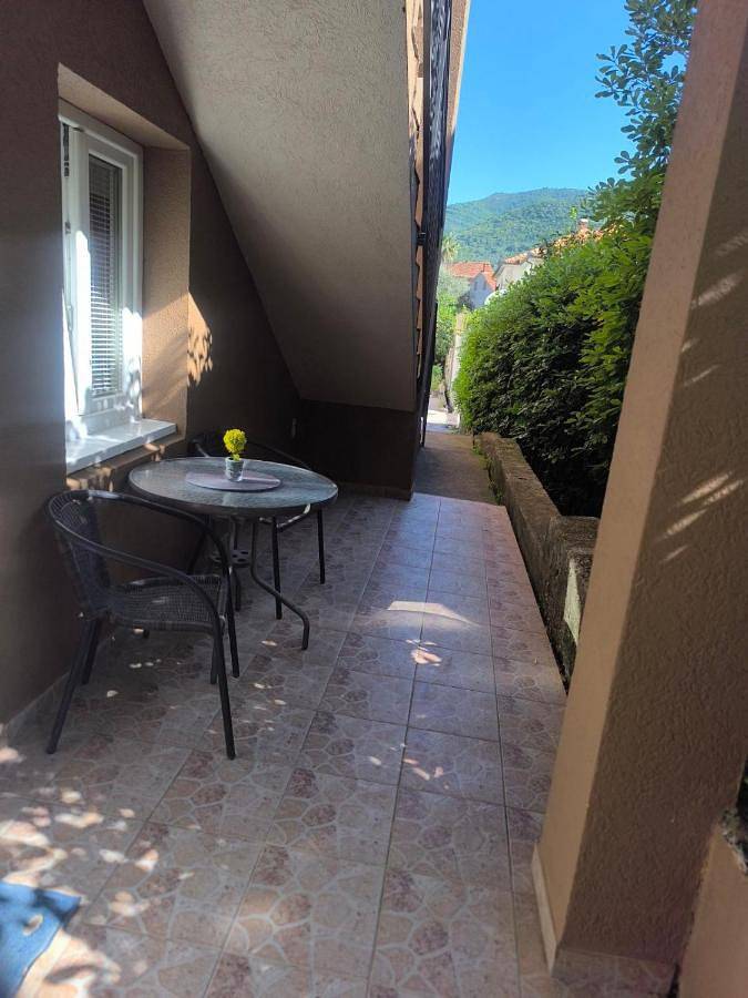 Maison d’hôte pour 4 personnes, avec jardin et vue, adapté aux familles dans Tivat - 2