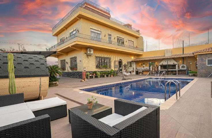 Chalet para 15 personas, con vistas y piscina además de jardín y sauna en Provincia de Valencia