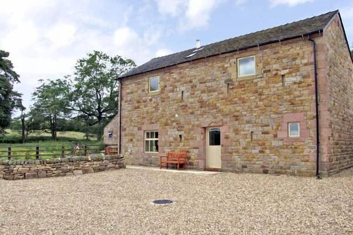 Glamping for 7 people, with garden in Peak District