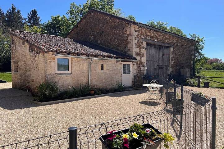 Chambre d’hôte pour 4 personnes, avec piscine et jardin à Brux