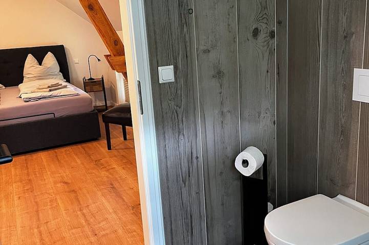 Ganze Wohnung, Große Dg-Fewo  in dörflicher Idylle mit Saunamöglichkeit und E-Ladestation in Rubkow, Vorpommern Greifswald