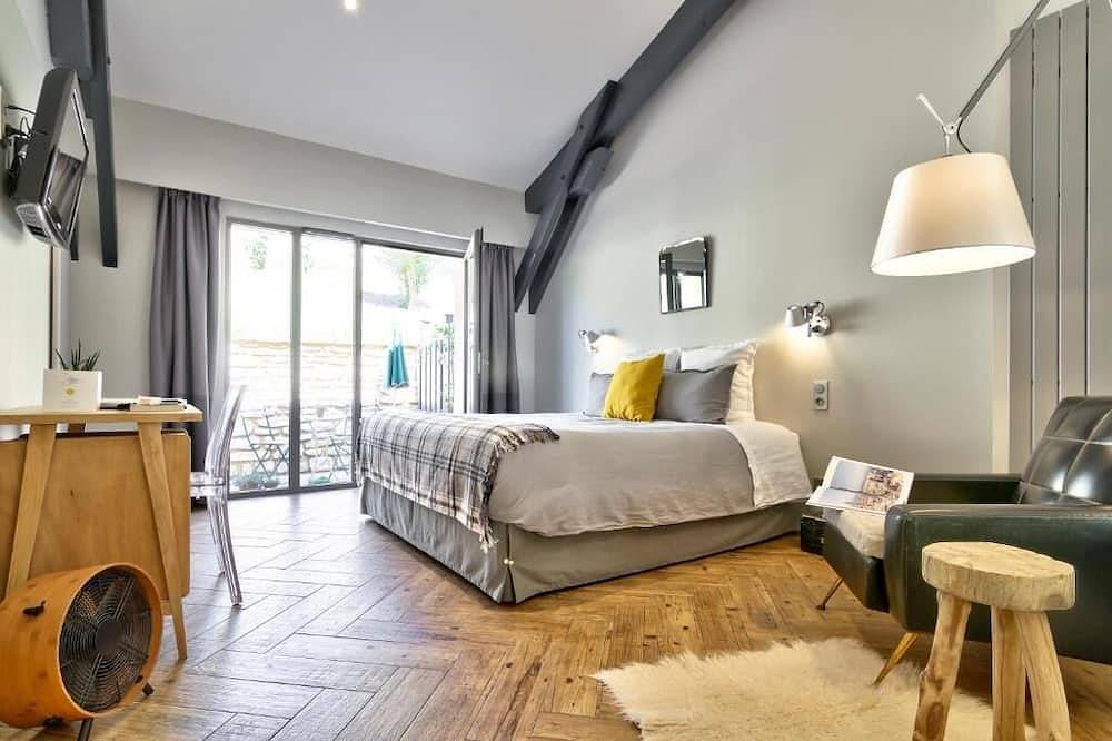 Charming room with private terrace in Gers spa village in Castéra-Verduzan, Gers
