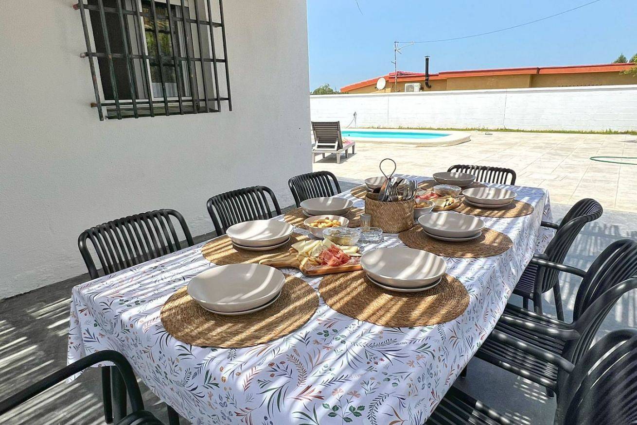 Ganze Wohnung, ☀️ Moderner Ferien-Chalet mit Privatem Pool & Bbq | Cadiz -Chiclana de la Frontera in Chiclana de la Frontera, Costa de la Luz