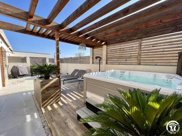 Gîte pour 2 personnes, avec sauna ainsi que jacuzzi et terrasse dans l' Aude