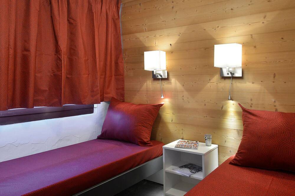 Entire apartment, Renovated apartment, central location, balcony, pets allowed in La Plagne, La Plagne-Tarentaise