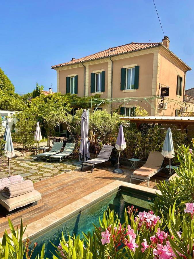 Chambre d’hôte pour 2 personnes, avec jardin ainsi que piscine et terrasse