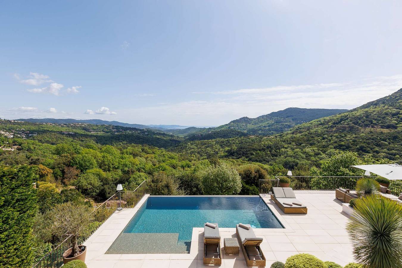 Apartamento vacacional entero, A stunning designer villa with beautiful sea views, a true gem in Les Adrets-de-l'Estérel, Massif de l'Esterel
