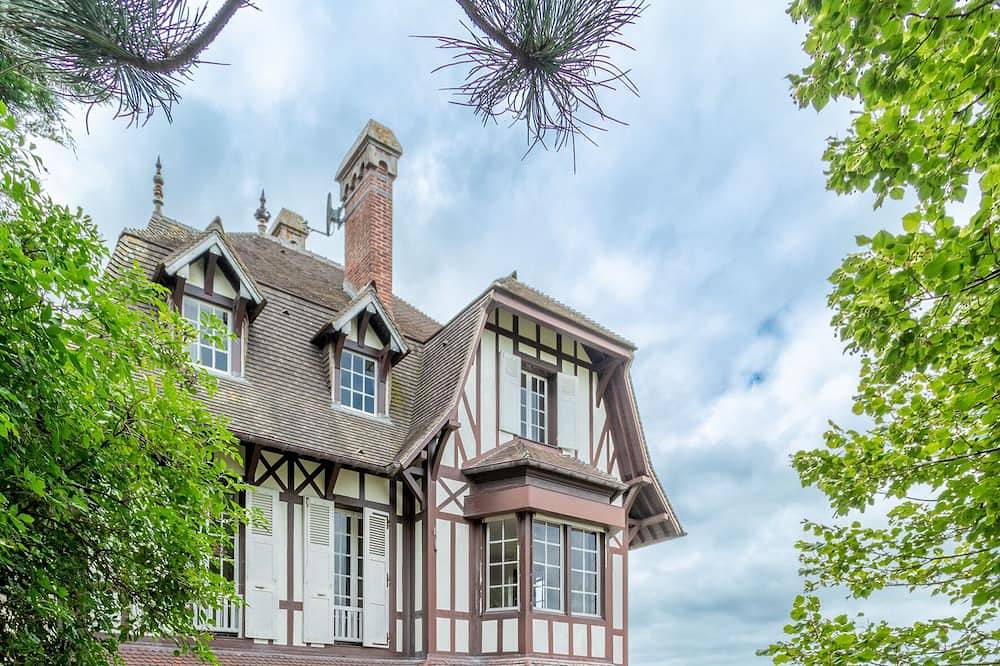 Charming Normandy villa close to the beach, in Villerville. in Villerville, Lisieux und Umgebung