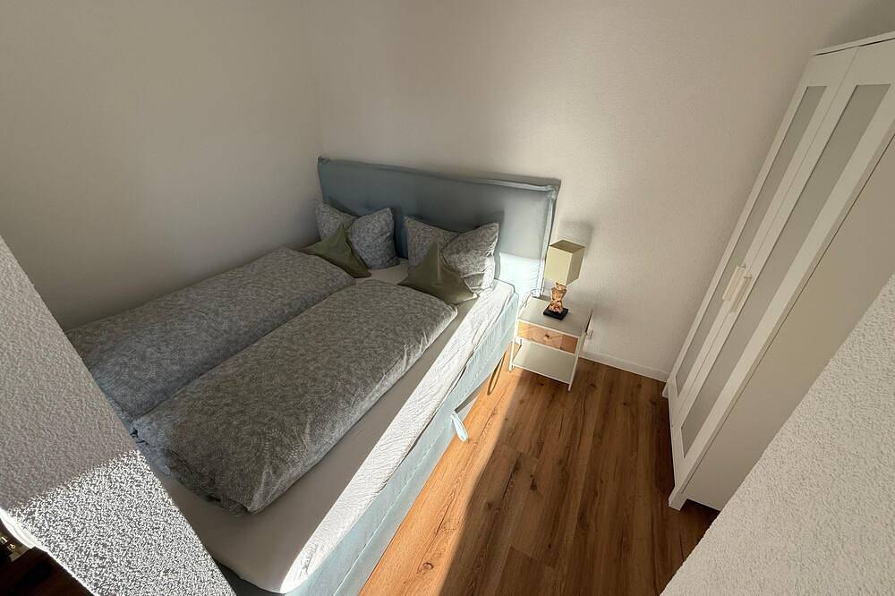 Ganze Wohnung, Komfortable Ferienwohnung mit Parkplatz direkt vor dem eigenen Eingang in Neuwied, Osteifel