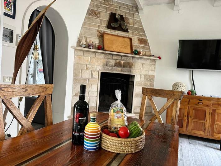 Location de vacances pour 8 personnes, avec piscine et bassin pour enfant ainsi que jardin et jacuzzi à Torre Chianca - 3