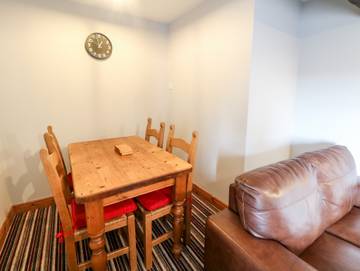 Log Cabin for 4 People in Bakewell, Peak District, Photo 3