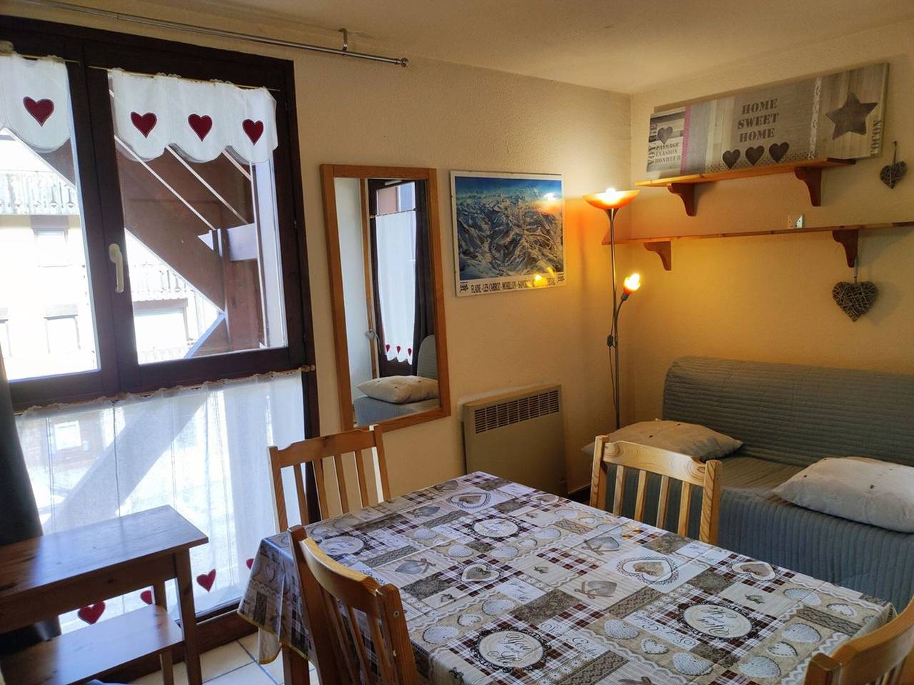 Estudio entero, Estudio céntrico para 4 personas, cerca de pistas y comercios. in Les Carroz, Arâches-la-Frasse