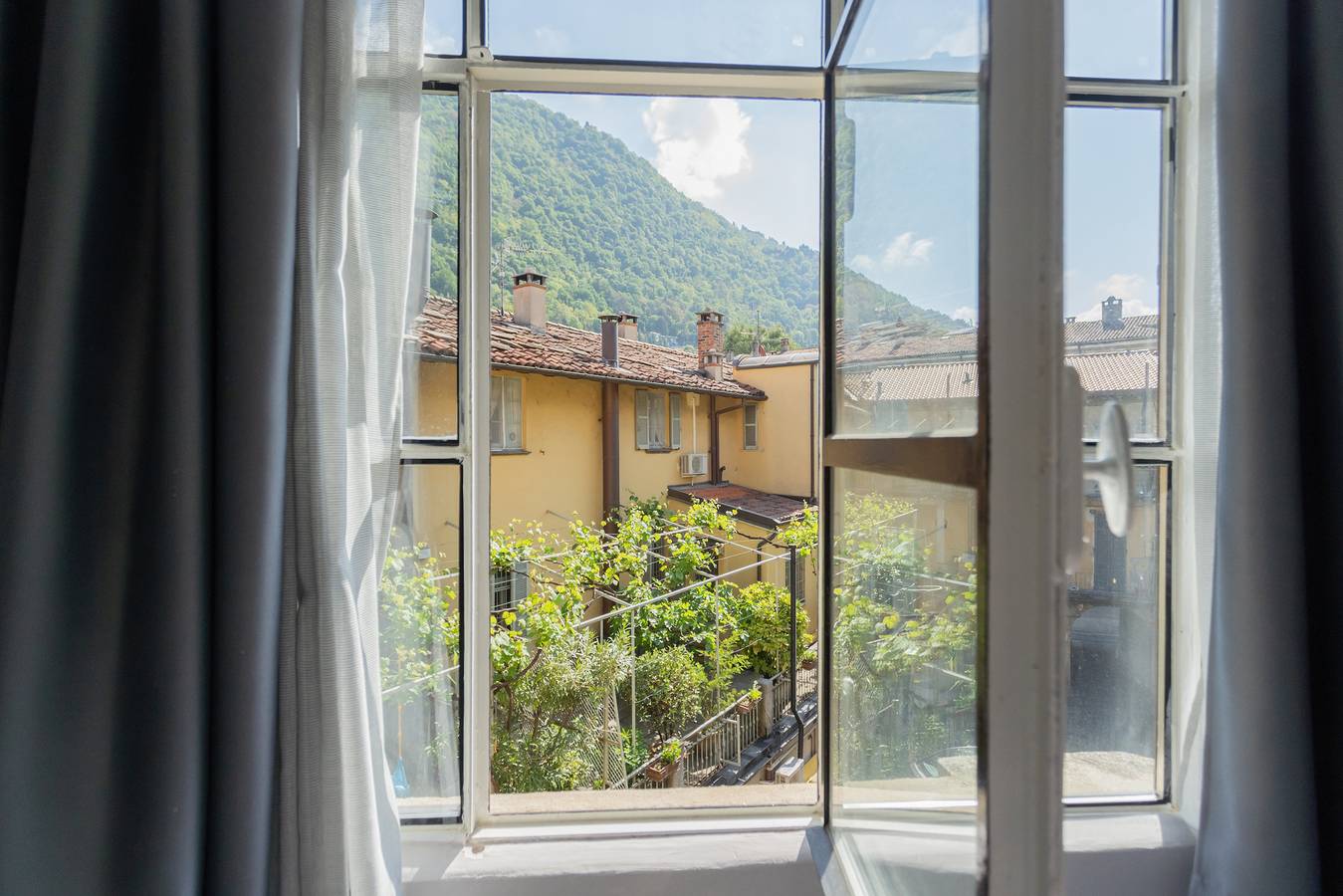 Ganze Wohnung, Sant'Agostino 180° Window on Lake Como in Como, Comer See