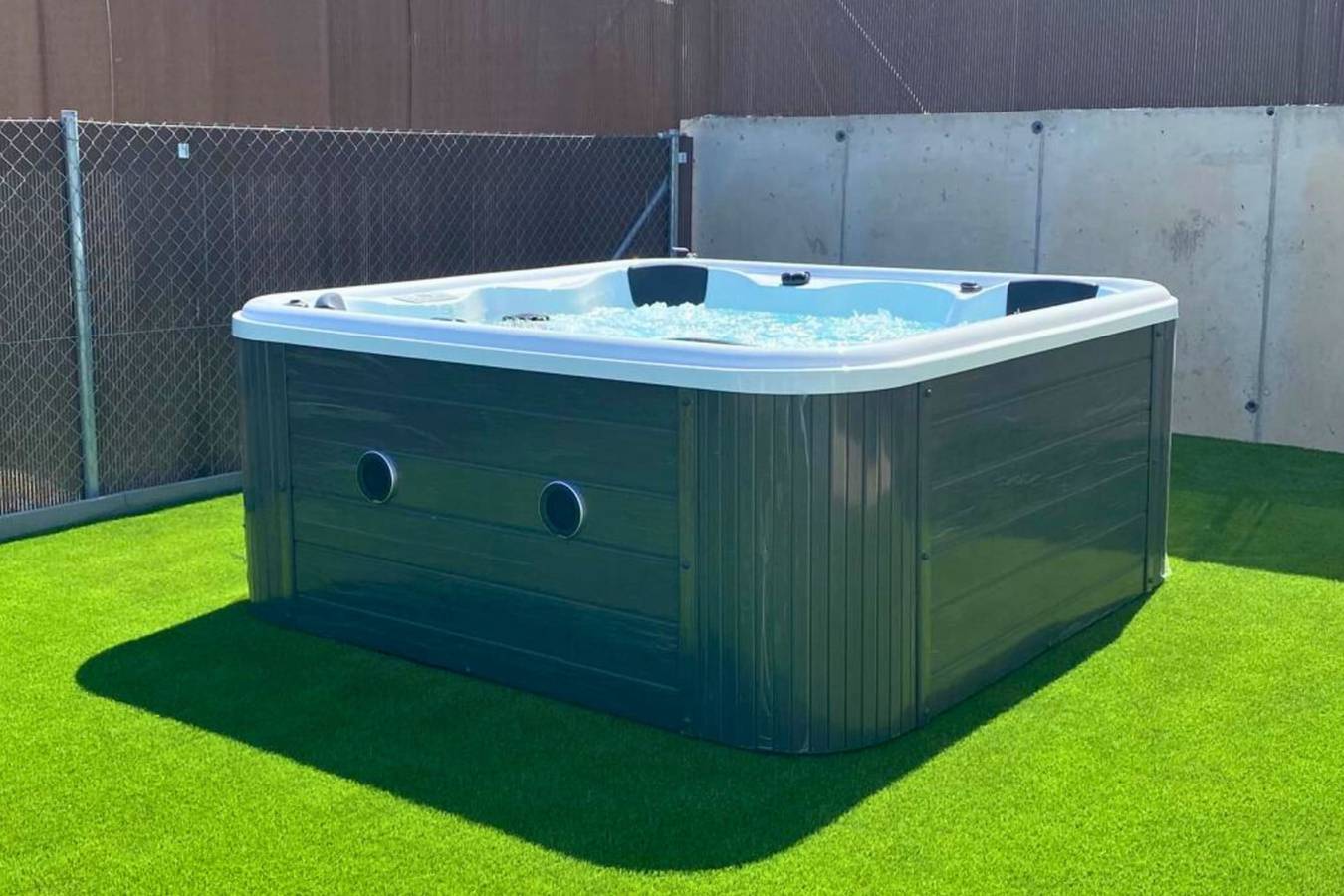 Villa with jacuzzi, Golf Vistabella in Laguna Green, Orihuela