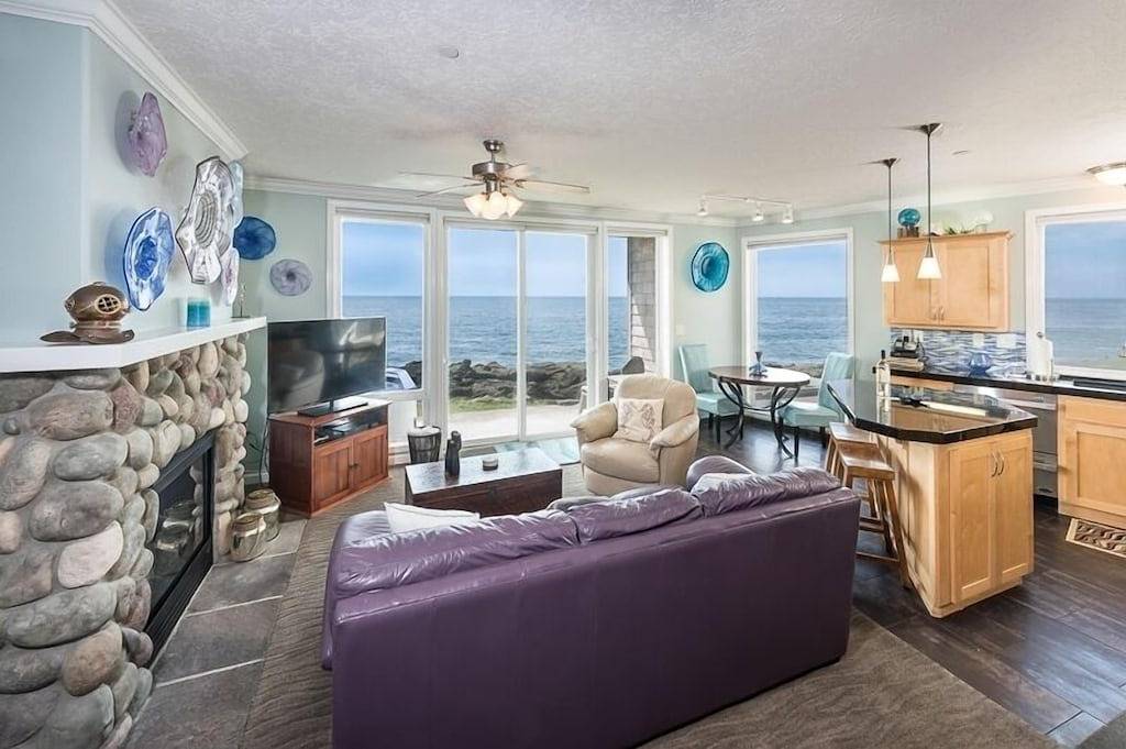 Ganze Wohnung, Seaside condo w/ hot tub & fireplace in Depoe Bay, Lincoln County (OR)