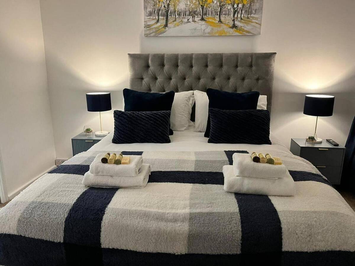 House Sleeps 6 with Enclosed Garden in Merseyside