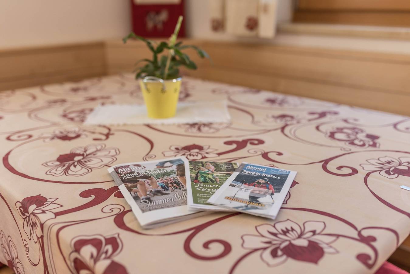 Appartamento intero, Appartamento "Alpenrose - Mesnerhof" con vista sulle montagne, Wi-Fi, terrazza e giardino in Caminata di Tures, Campo Tures
