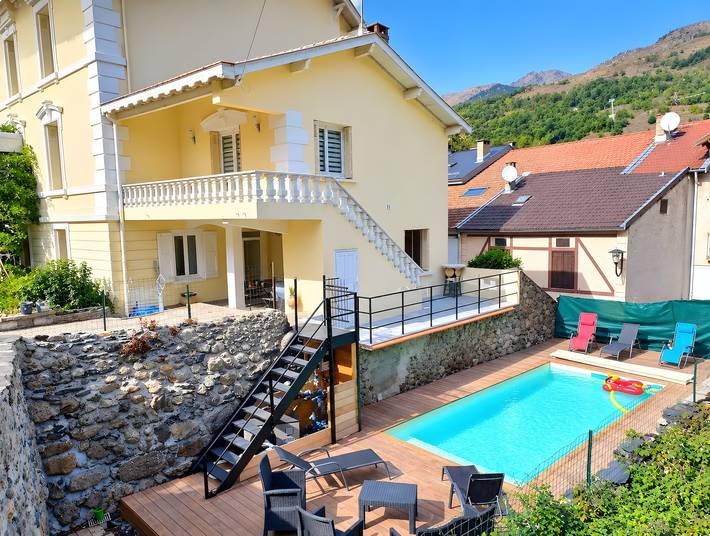 Entire apartment, Apartment 'Appartement Pyrénées-Ariégeoises' with Mountain View, Shared Garden and Wi-Fi in Luzenac, French Pyrenees