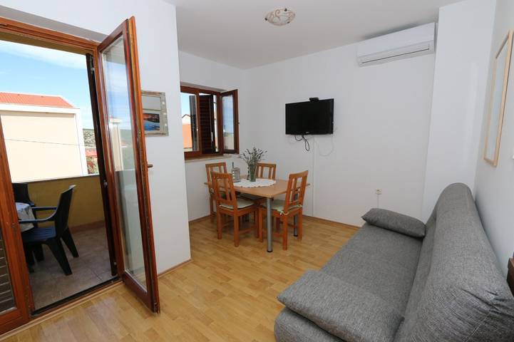 Apartamento entero, Ferienwohnung in Stara Novalja mit Meerblick, Balkon, Klimaanlage, W-Lan (4897-1) in Planjka, Stara Novalja