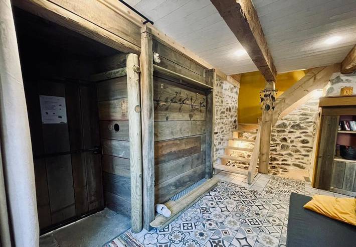 Location de vacances pour 7 personnes, avec terrasse à Égliseneuve-d'Entraigues - 4