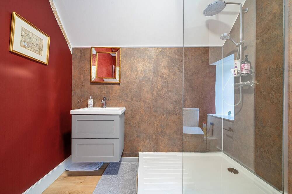 Quiet, charming countryside retreat - triple room (separate bathroom) in South Cerney, Gloucestershire