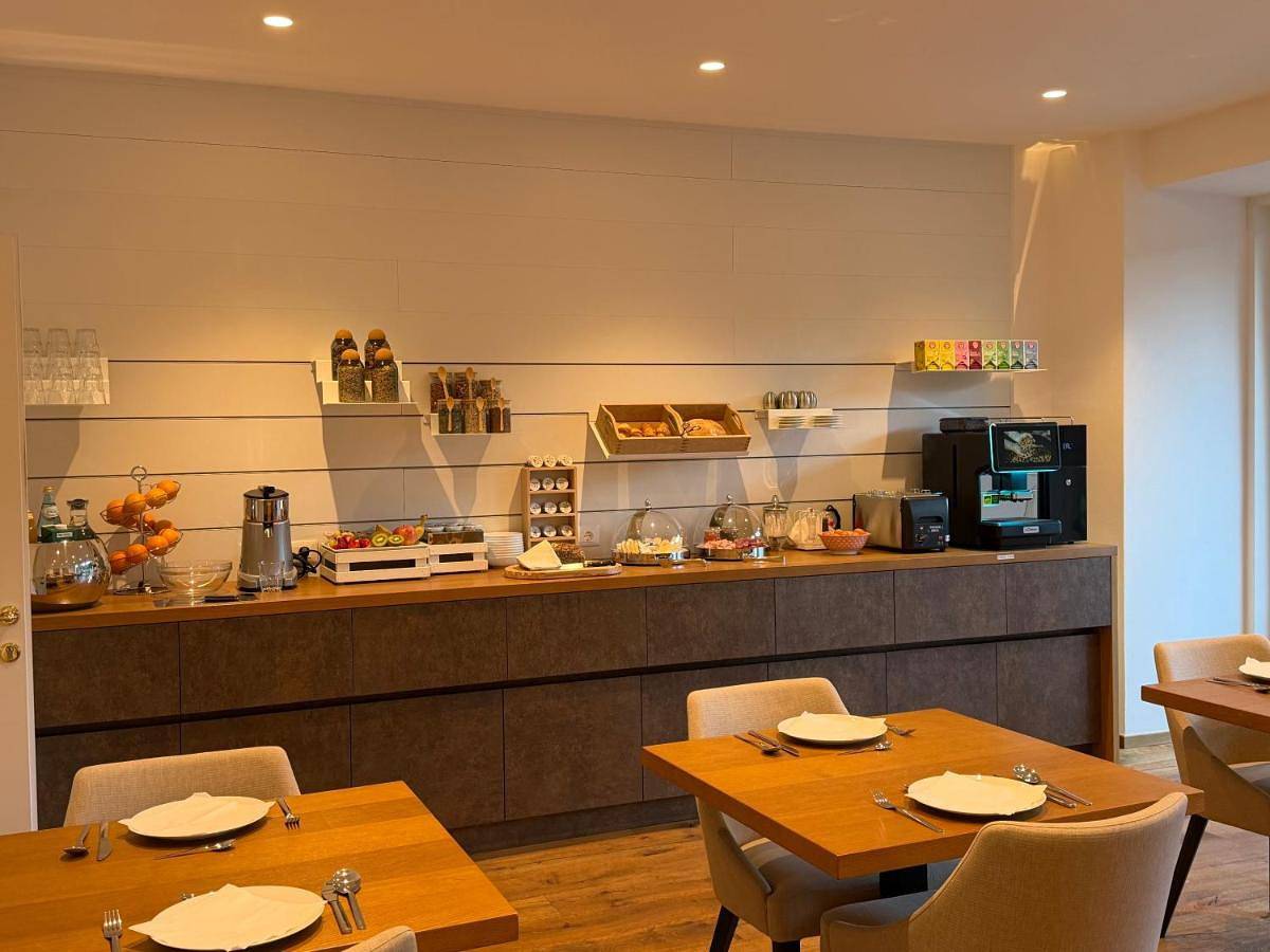 Deluxe Double or Twin Room in Meran, Sarntaler Alpen