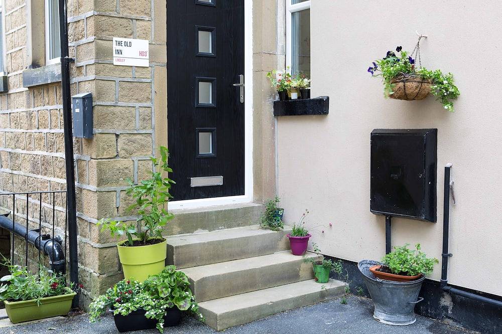 Entire apartment, A spacious cosy one bedroom flat in Huddersfield, West Yorkshire